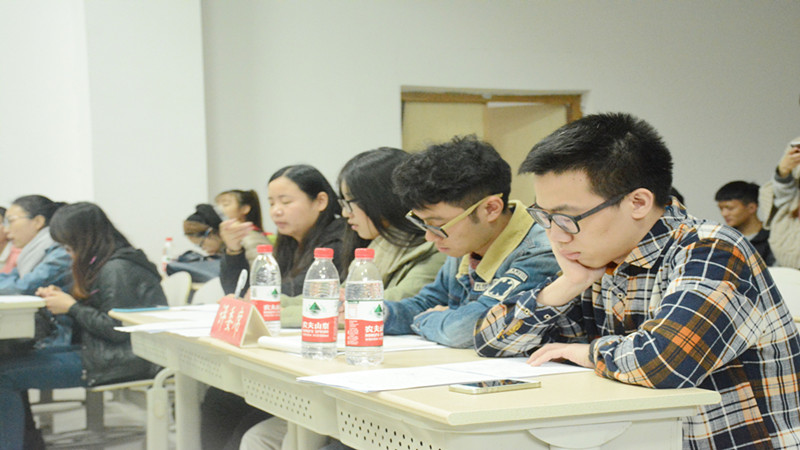重庆大学第七届研究生辩论赛虎溪分赛顺利开赛