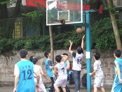 2012年“动力印象杯”学生篮球联赛火热开赛