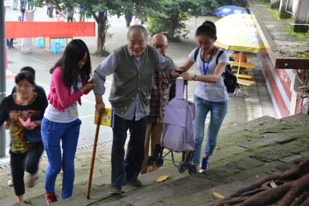 重庆大学重阳节系列活动之趣味游园会