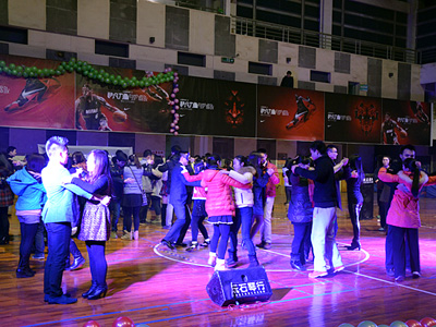 “以梦为马,舞动新年”——2014年重庆大学研究生新年舞会成功举办
