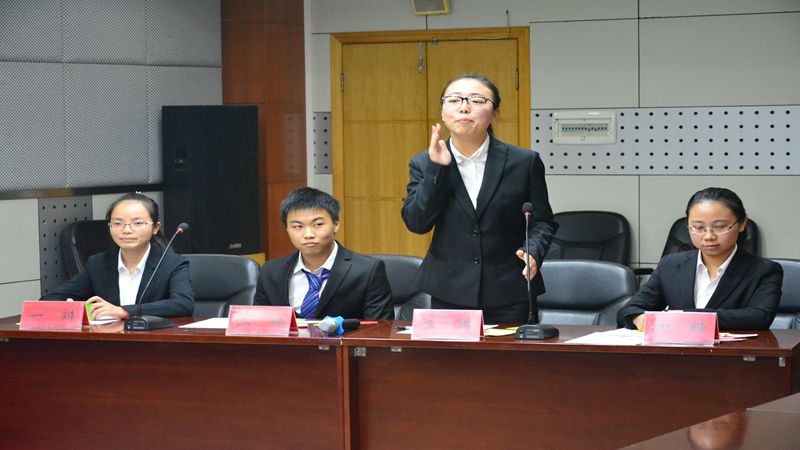重庆大学第七届研究生辩论赛八进四晋级赛落幕