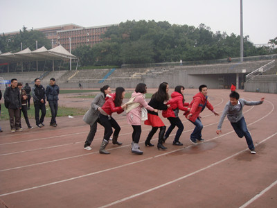 手拉手，心连心——重庆大学研团委2011年素质拓展训练赛精彩纷呈