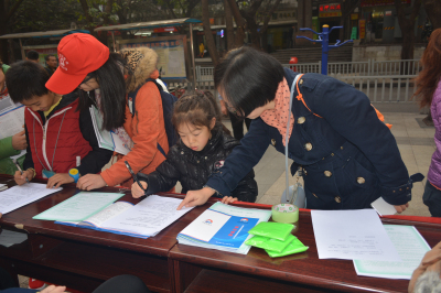 走进群众，回馈社会——重庆大学2015年度“启邦”研究生党支部书记志愿者活动