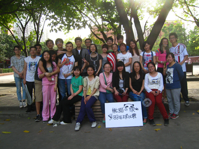 建筑城规学院2011级学历2班春季羽毛球赛顺利举行
