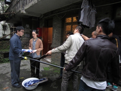 传承先辈精神旗帜,学子献礼十八大——微电影《父辈的旗帜》顺利上映
