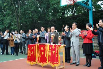 自动化学院七战全胜 勇夺研究生院篮球赛冠军