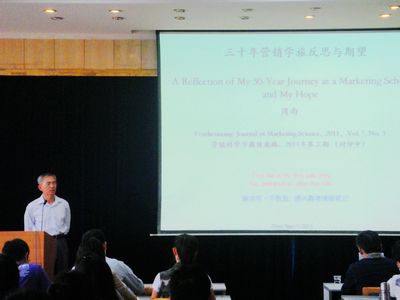 香港城市大学周南教授、苏晨汀教授来我院进行学术交流