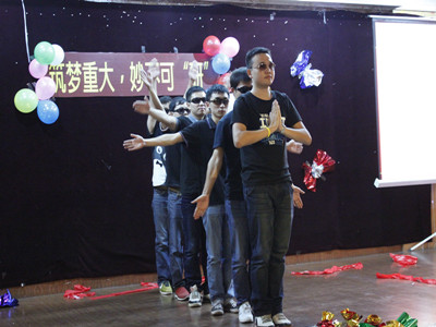 “筑梦重大,妙不可‘研’”——共青团重庆大学研究生委员会2013年迎新晚会圆满落幕