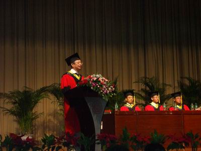 重庆大学法学院2011届学生毕业典礼暨授位仪式圆满结束