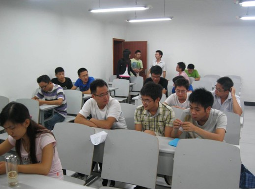 机械学院研究生分团委2011年纳新面试成功举行