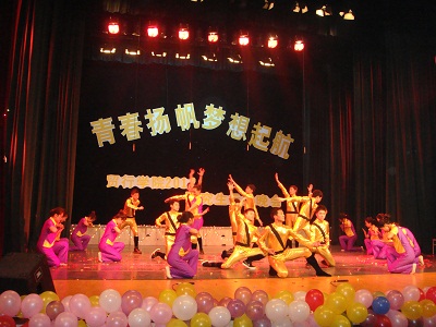 “青春扬帆 梦想起航”——贸行学院2012研究生元旦晚会成功举办