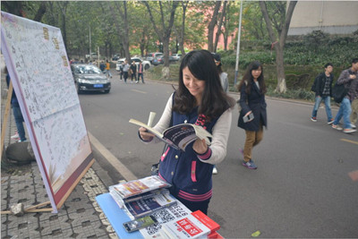 助力双创新时代——重庆大学研究生团委公益赠书活动成功举办