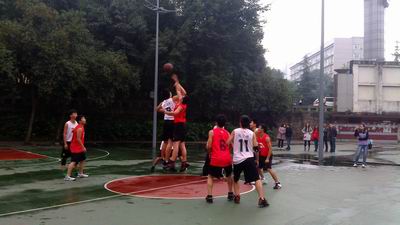 研究生篮球联赛小组赛公管憾负化工