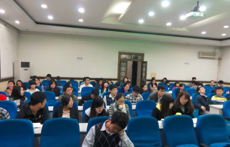 当代大学生的使命与责任——记法学院2011级研究生党员党课学习会议