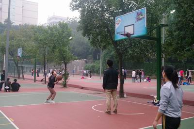 公共管理学院2012-2013学年研究生体育联谊赛顺利举行