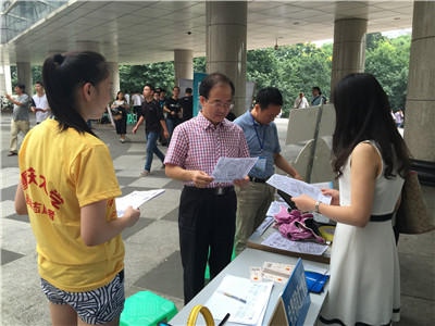 笑迎新生，用心服务——记重庆大学2015年研究生迎新工作