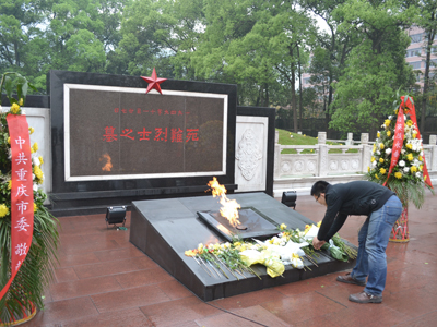 建筑城规学院——研究生一支部清明节扫墓活动顺利举行